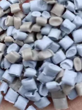 再生塑料颗粒出售