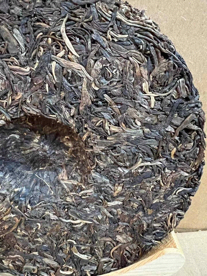 编号：22QGDC02，2009年老班章千年古树-生茶(一提)拍卖
