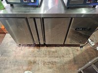 厨房卧式冷藏冰柜操作台长1.2米宽60，功能完好正常使用，闲置转让
