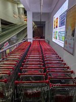超市倒闭处理一批二手购物车