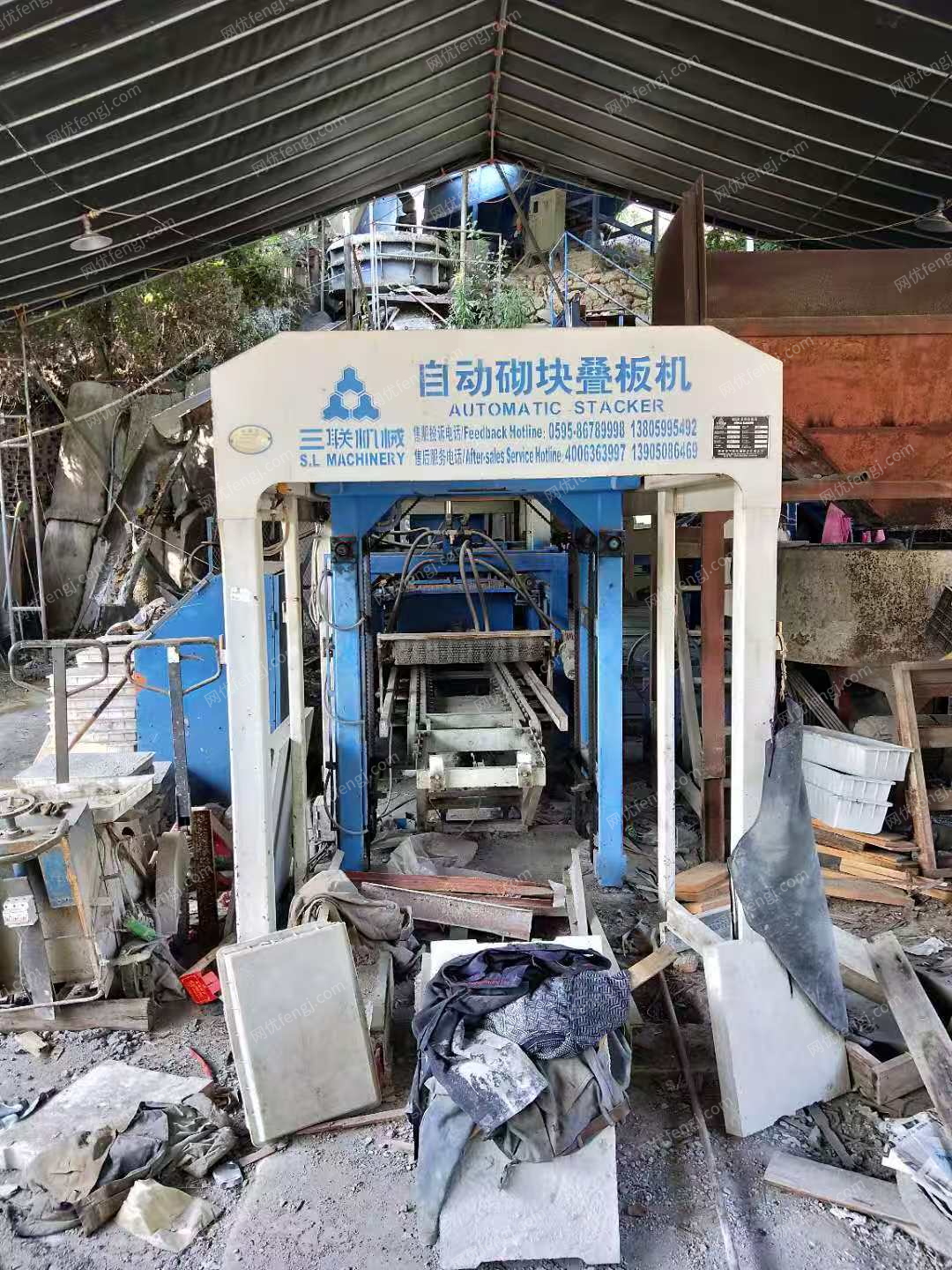 水泥制品厂处理手动叉车2台，三联自动砌块叠板机