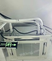 江苏无锡宜兴低价出售四台一拖二中央空调，安装在地下室未使用过，九成新。