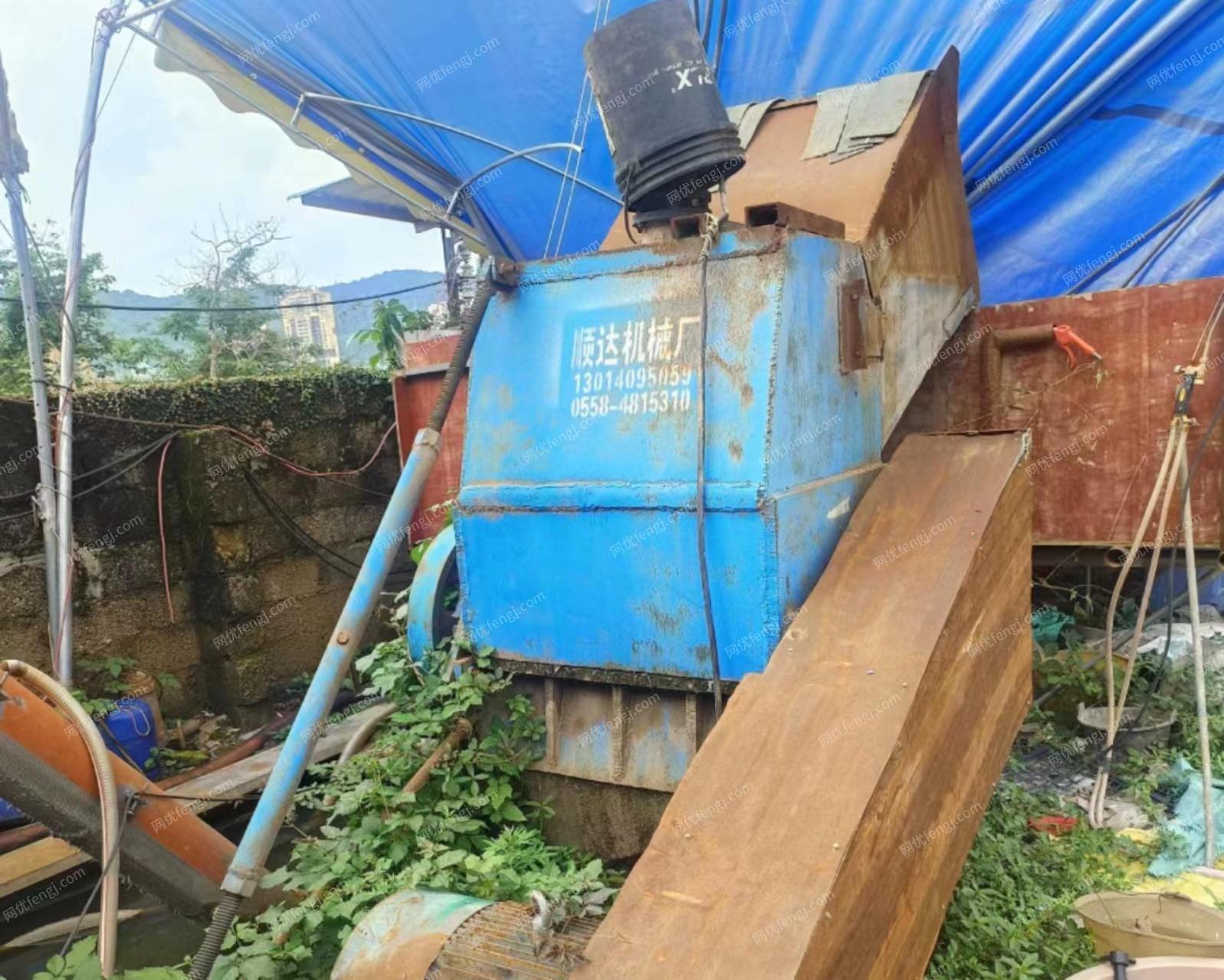 广西桂林出售80塑料破碎机一套两副刀，提料机，起动电厢。强磁输送带一条，磨刀机一台，打气泵一套，抓木机一台，4.2米高栏车一台