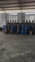 重庆江北区二手塑料油桶出售，有几百个