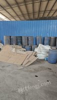 重庆江北区二手塑料油桶出售，有几百个