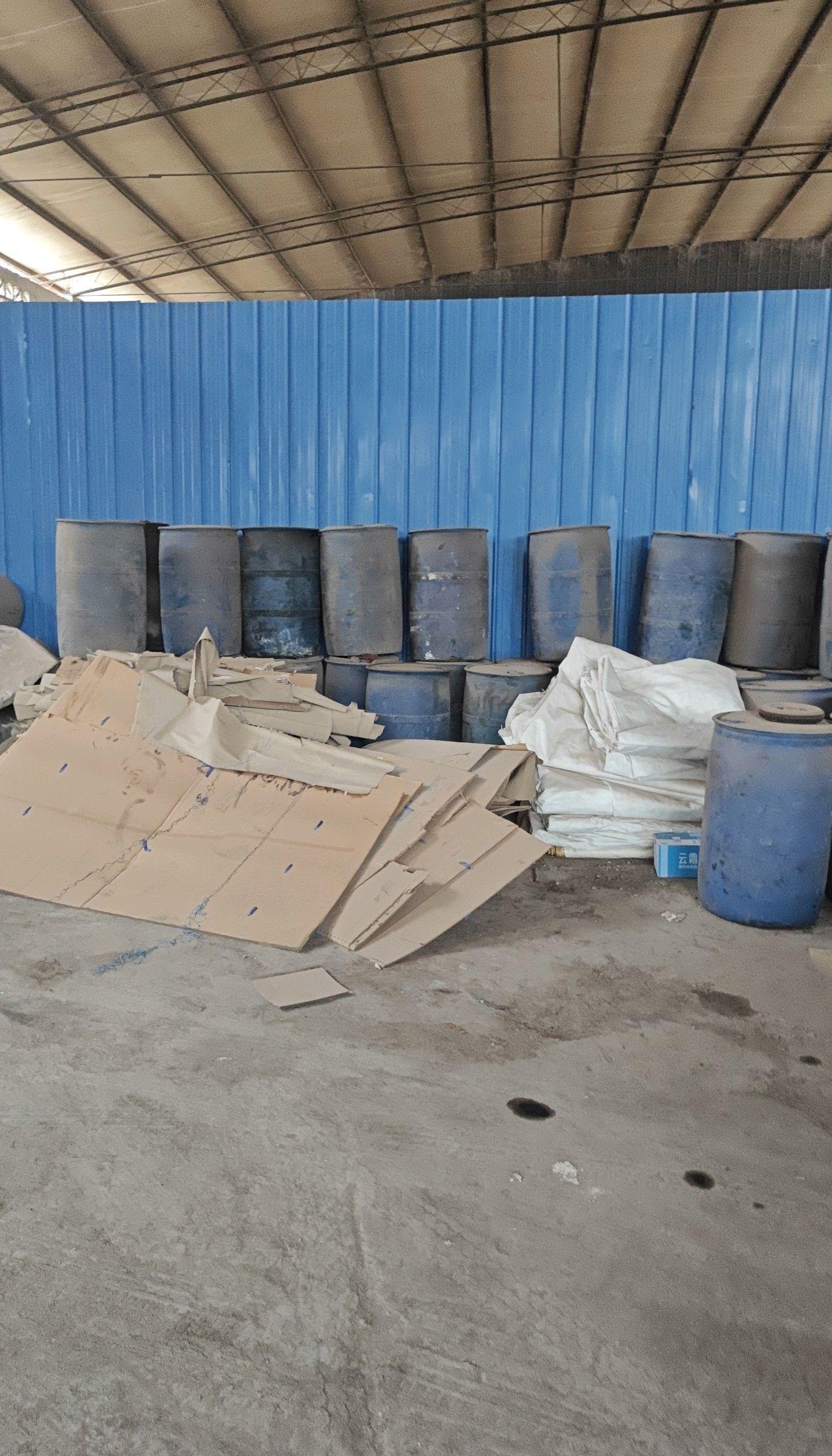 重庆江北区二手塑料油桶出售，有几百个