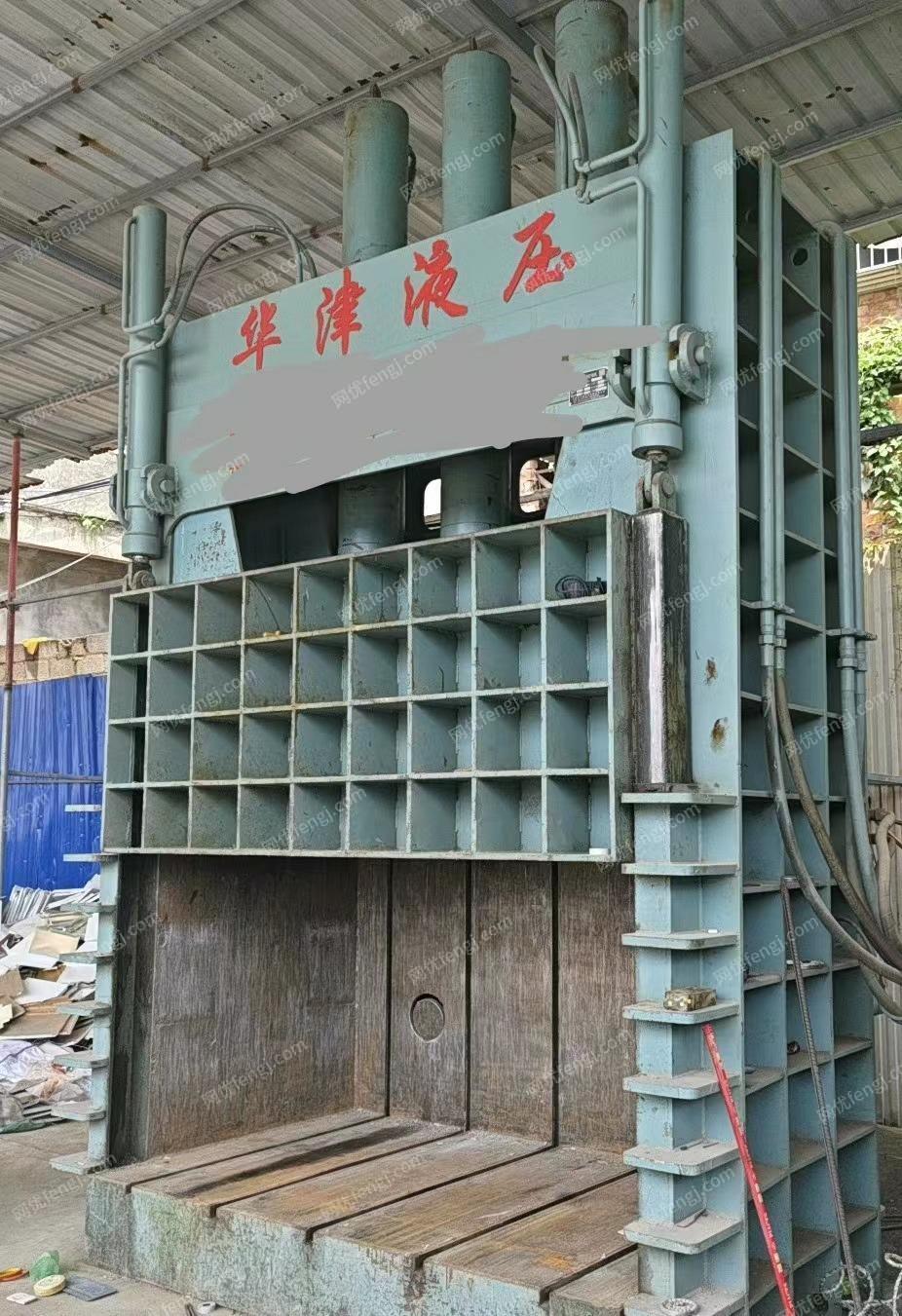 广西南宁出售350吨立式打包机，带鳄鱼卷