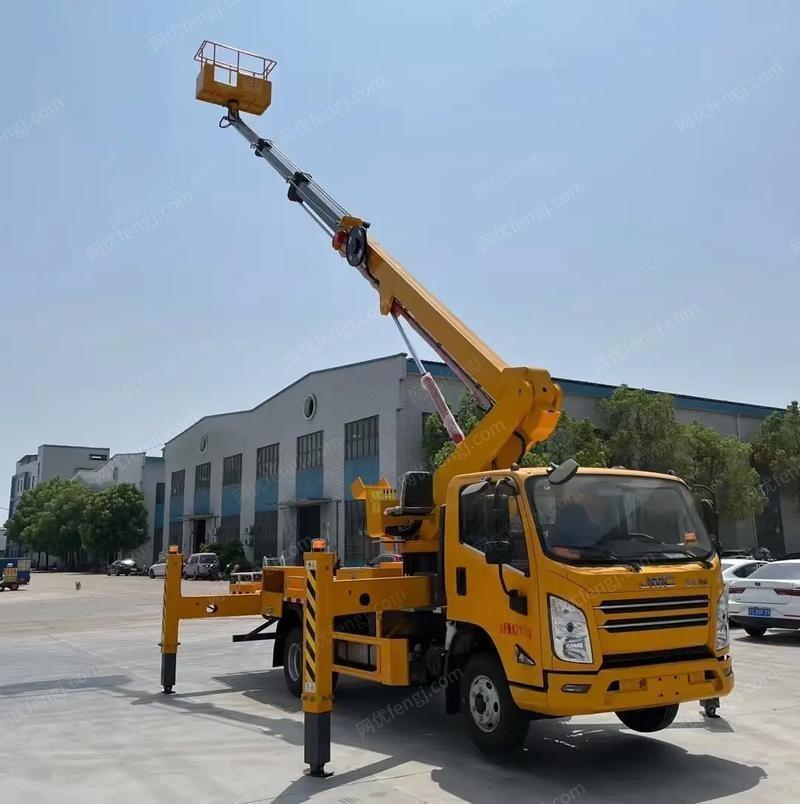 二手汽车吊/随车吊出售