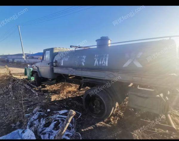 出售几台工程设备，有油罐，小翻斗，搅拌站，房车等