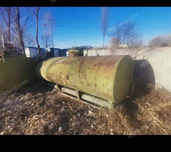 出售几台工程设备，有油罐，小翻斗，搅拌站，房车等