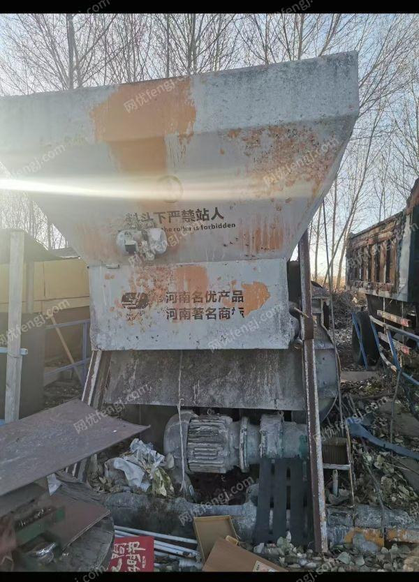 出售几台工程设备，有油罐，小翻斗，搅拌站，房车等