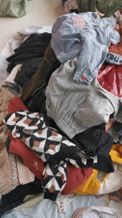 高价回收各种旧衣服，鞋子，包包